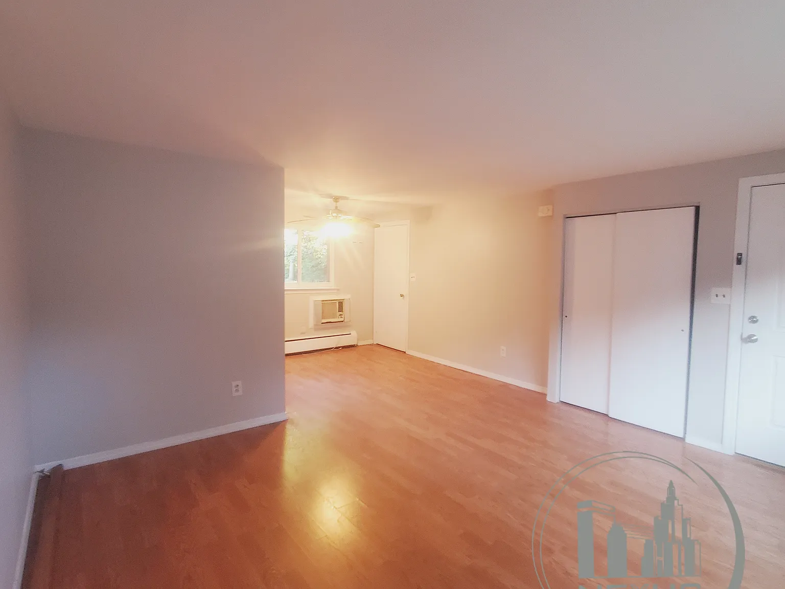 2 bed, 800 sqft, $2,300 — Photo 3