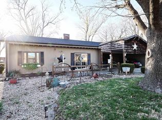 7 Phyllis Dr, Centralia, IL 62801