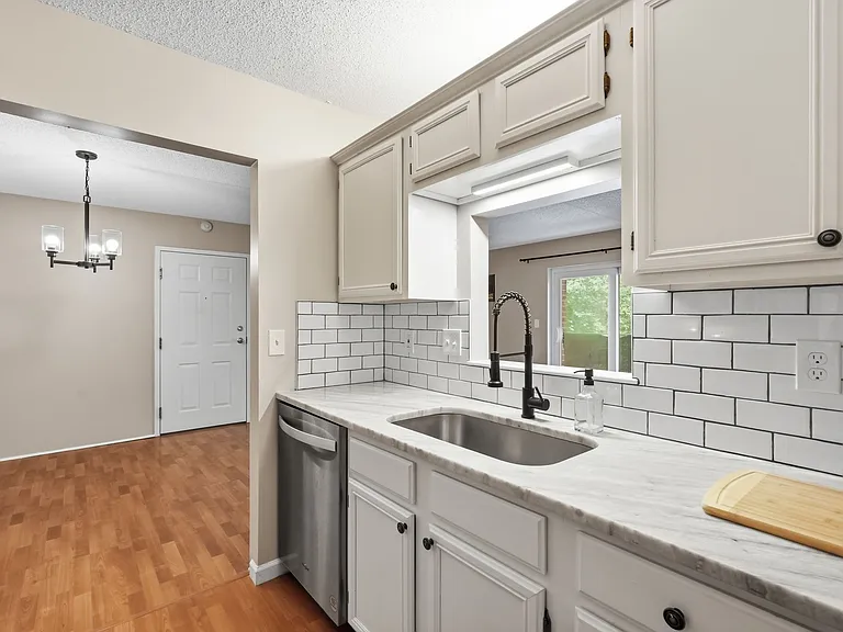22 Maple Crest Cir #F — Photo 1