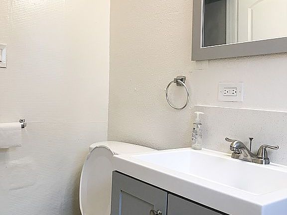 5th image of 1119 S Atlantic Dr APT C