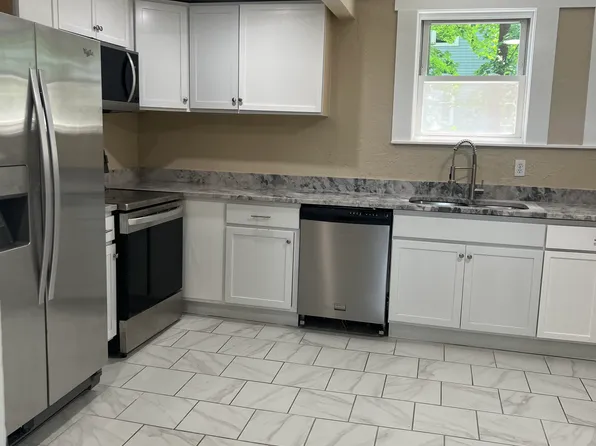 72 Charlotte St #2, Worcester, MA 01610