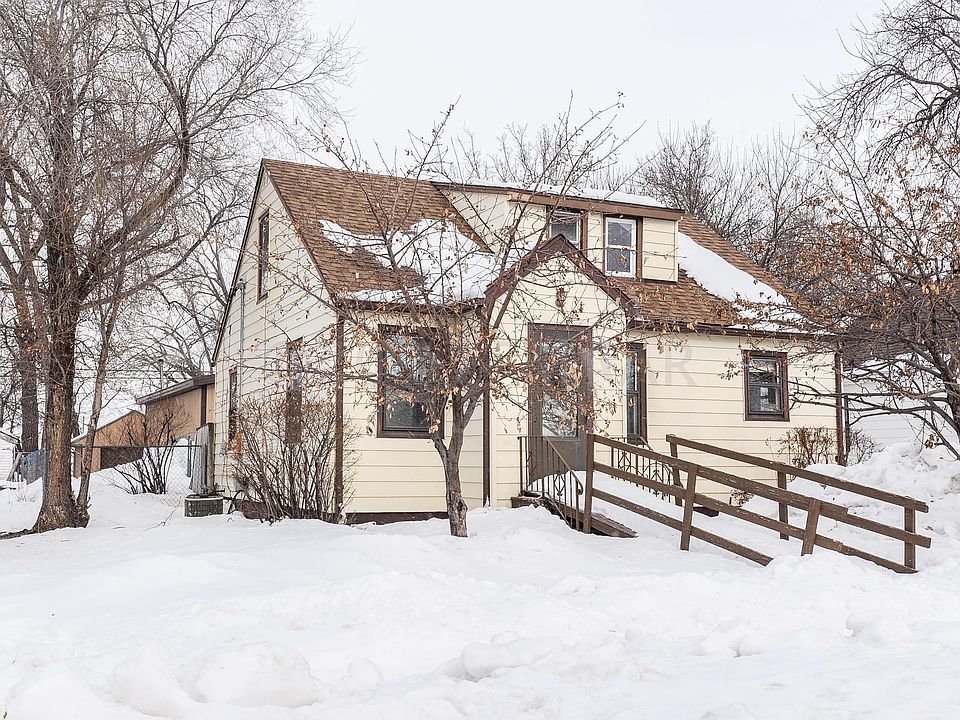 1st image of 322 1st Ave E