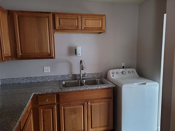 5th image of 622 Oakwood Ave