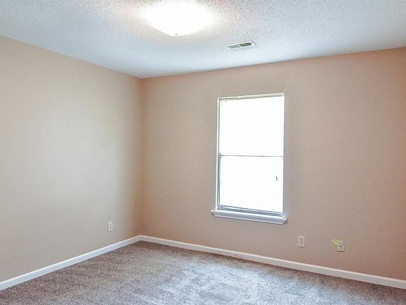 5th image of 701 Peachers Dr APT A