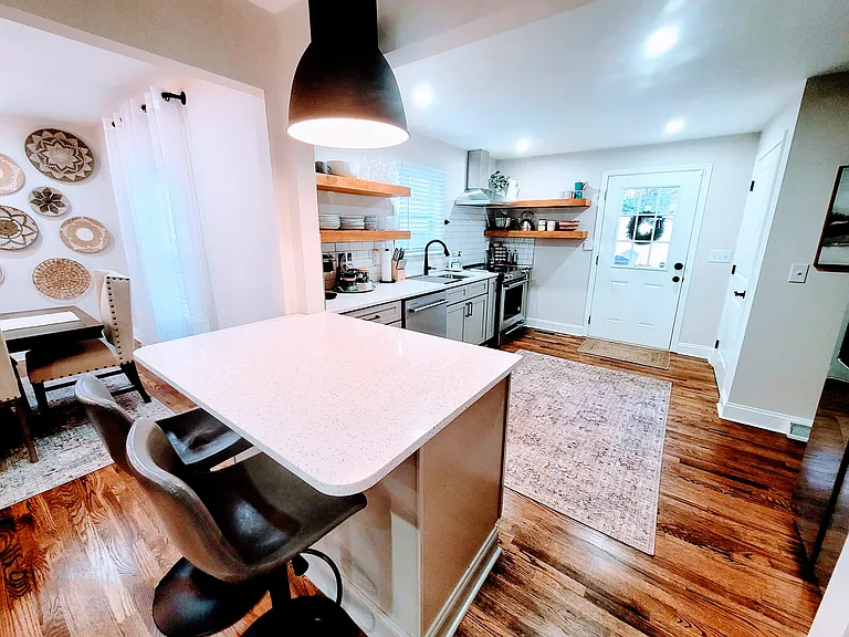 33 Essex Ct — Photo 13