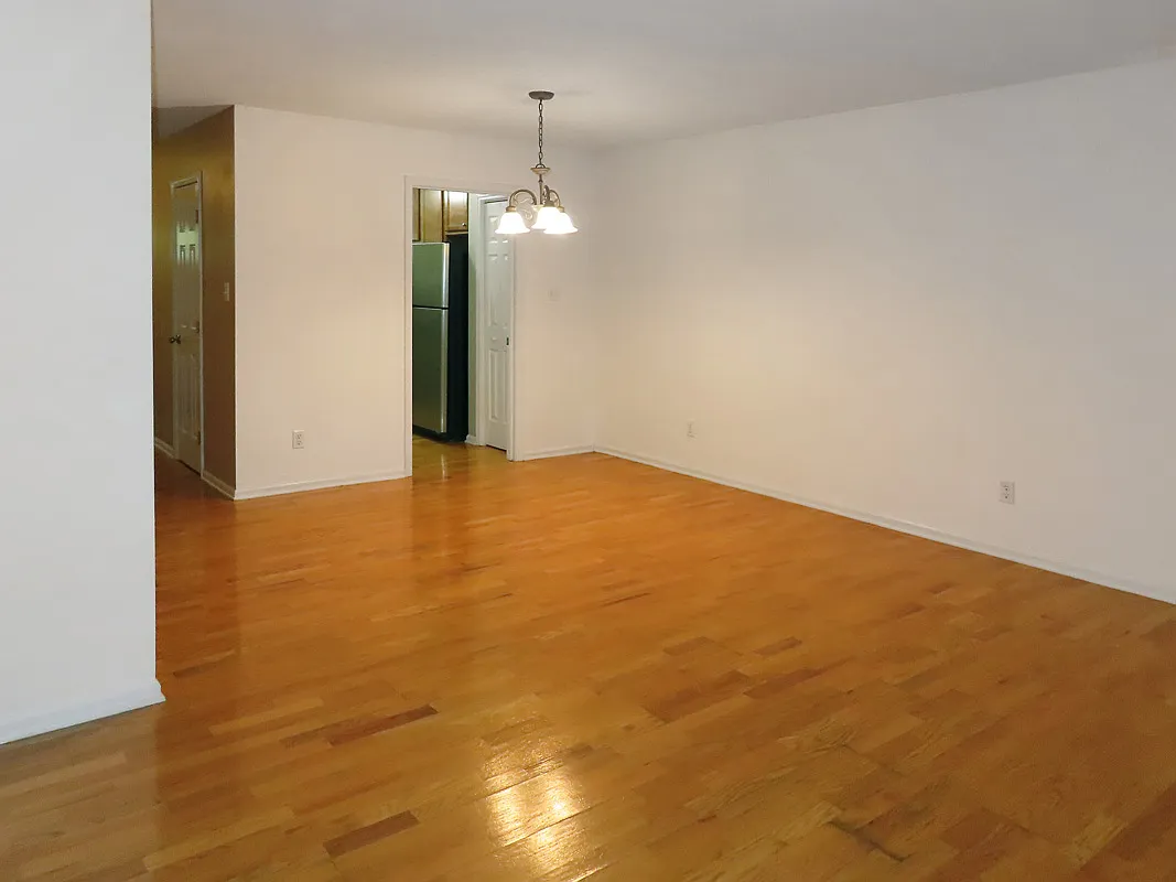 2 bed, 1.5 bath, 1053 sqft, $1,595 — Photo 3