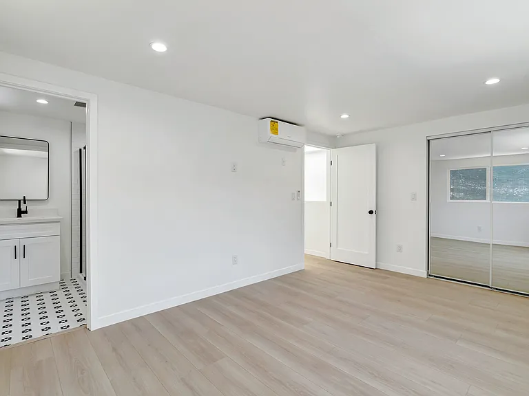 5193 W 20th St #3/4 — Photo 21