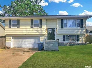 410 13th Pl, Camanche, IA 52730