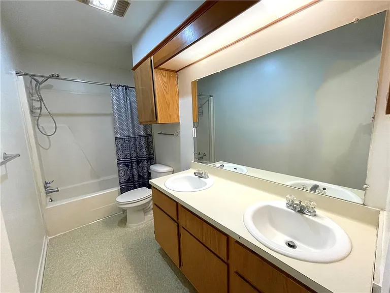 704 Navarro Dr #C — Photo 6