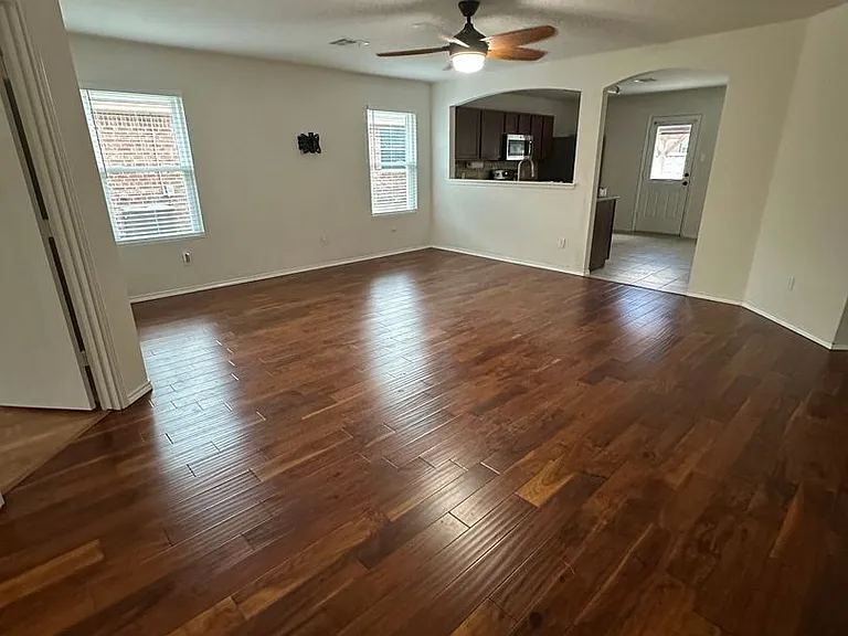 705 Morgan Dr — Photo 4
