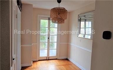 Dining room French door t