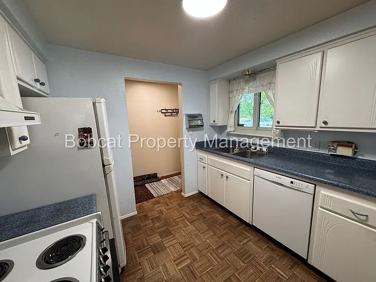 1316 Stanford Dr — Photo 4