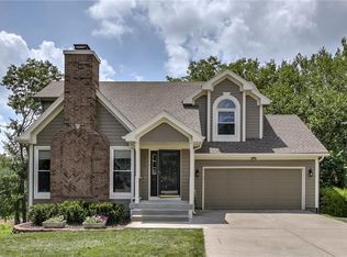 6498 NW Sioux Dr, Parkville, MO 64152