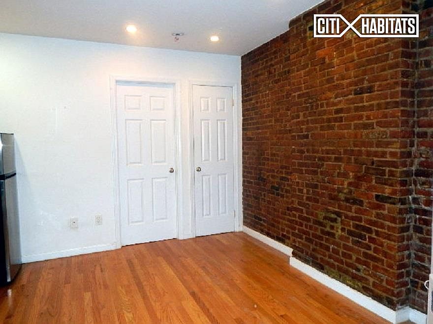 2nd image of 256 W 15th St APT 1RE