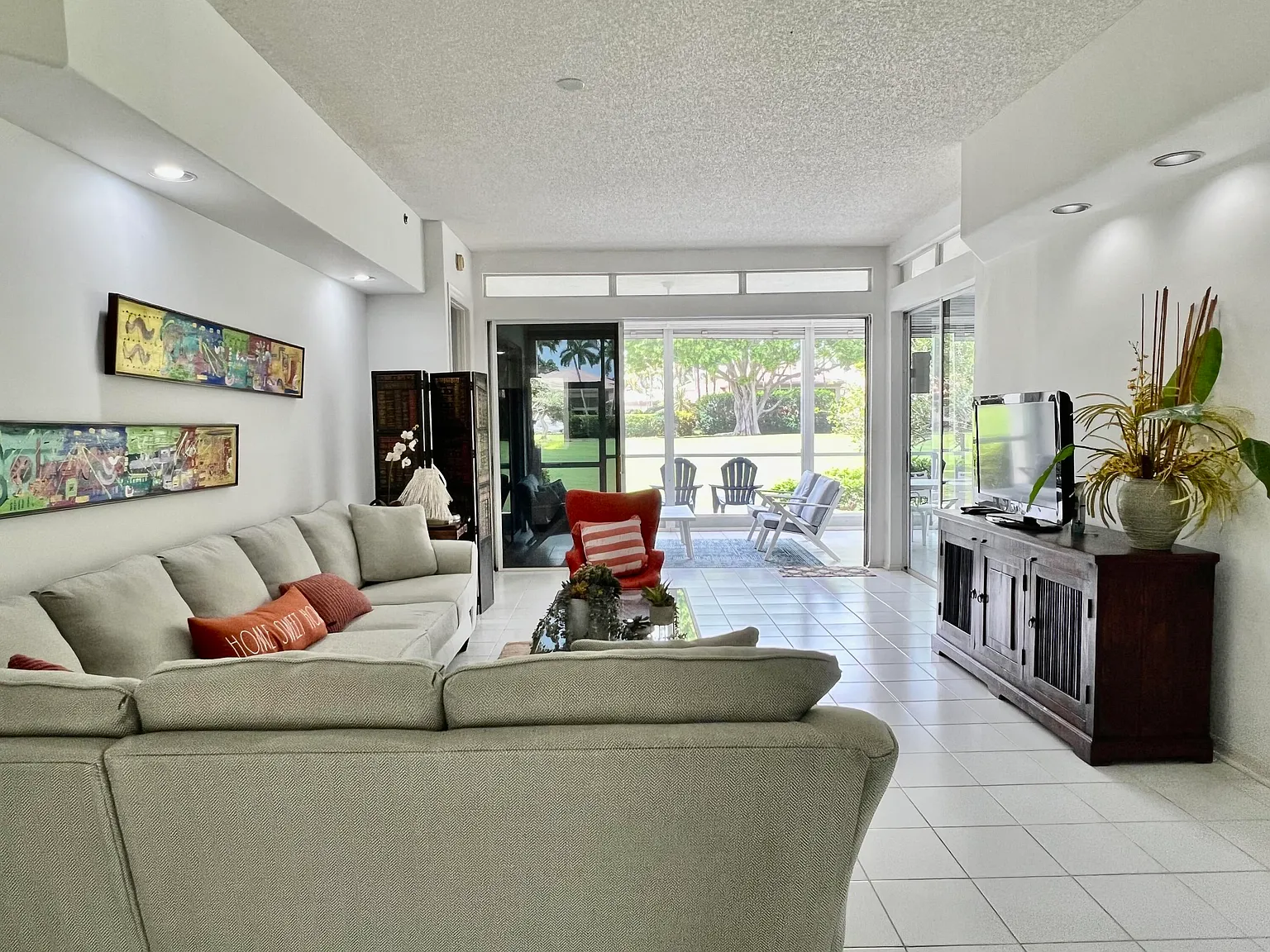 3 bed, 2.5 bath, 1957 sqft, $10,000 — Photo 2