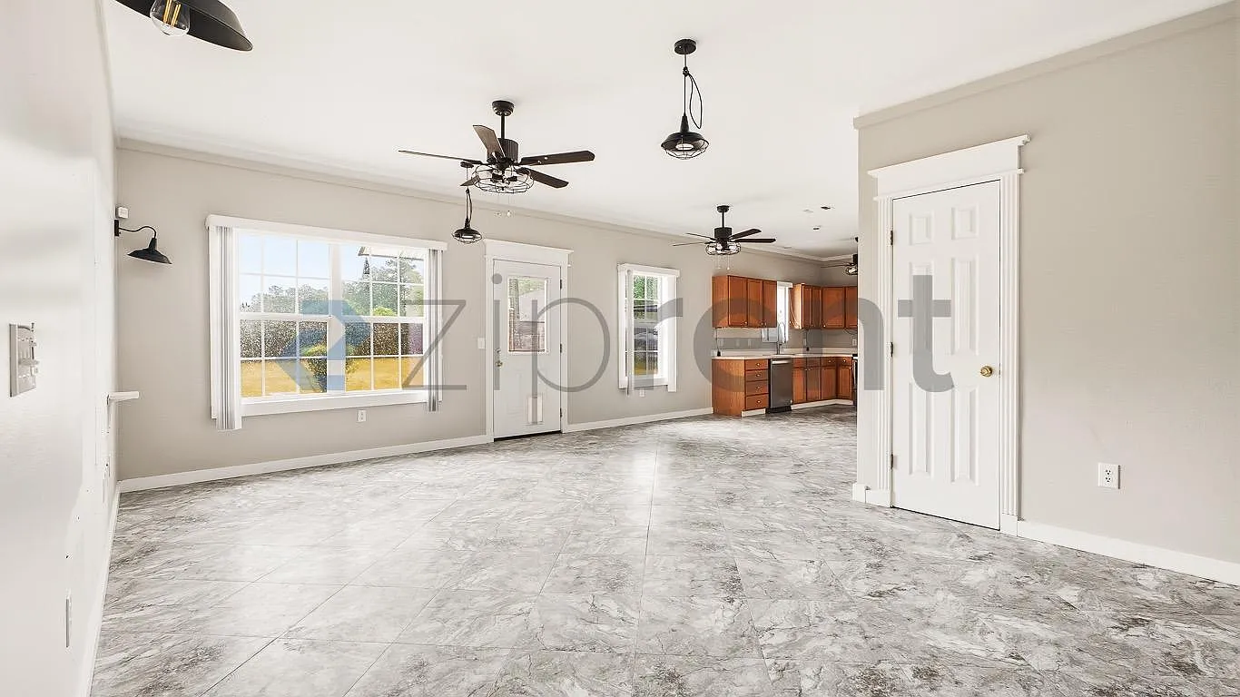 3 bed, 1345 sqft, $1,650 — Photo 4