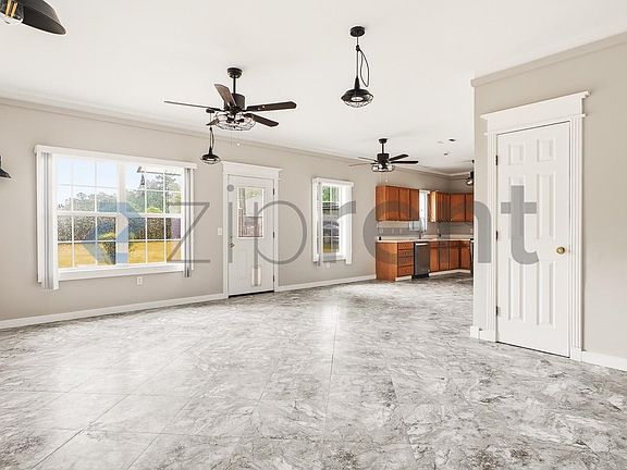 4th image of 1315 Scott St