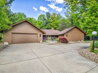 21903 Meadows Edge Ln, Strongsville, OH 44149
