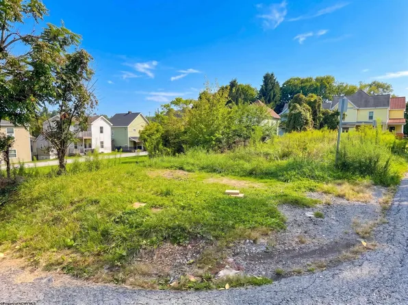 1107 1/2 Center St, Fairmont, WV 26554