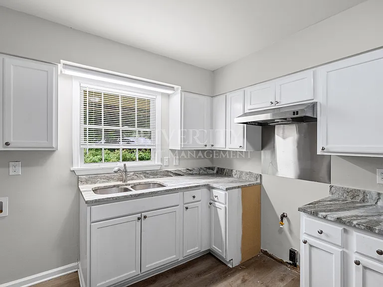 1381 Laudeen Dr — Photo 8