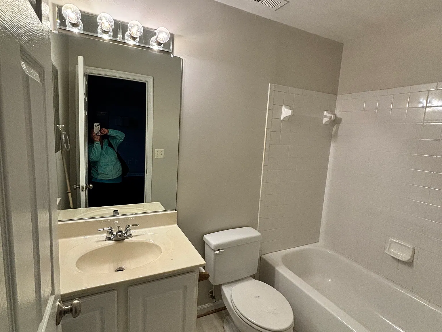 3 bed, 3.5 bath, 1908 sqft, $2,350 — Photo 3