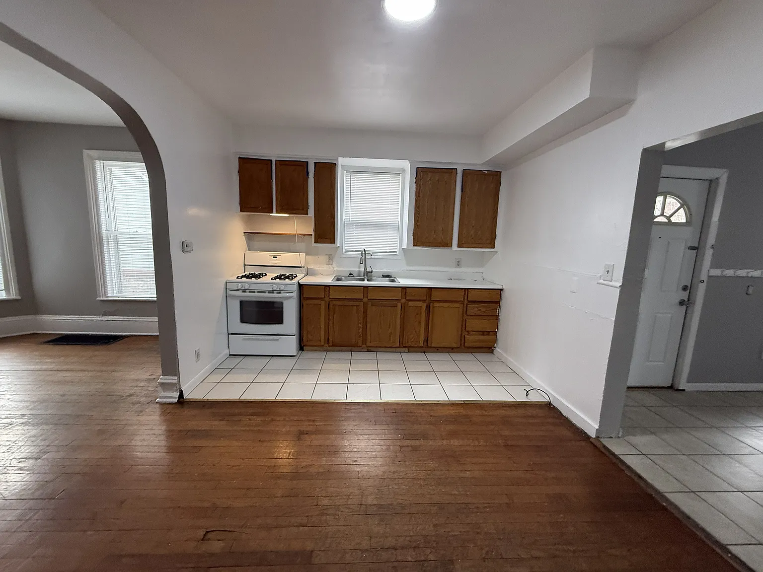 220 Burr Oak St — Photo 3