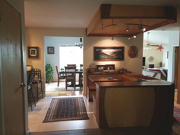 Open kitchen w nook