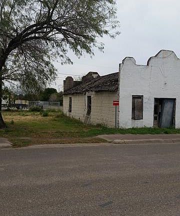 5th image of 215 W Pike Blvd