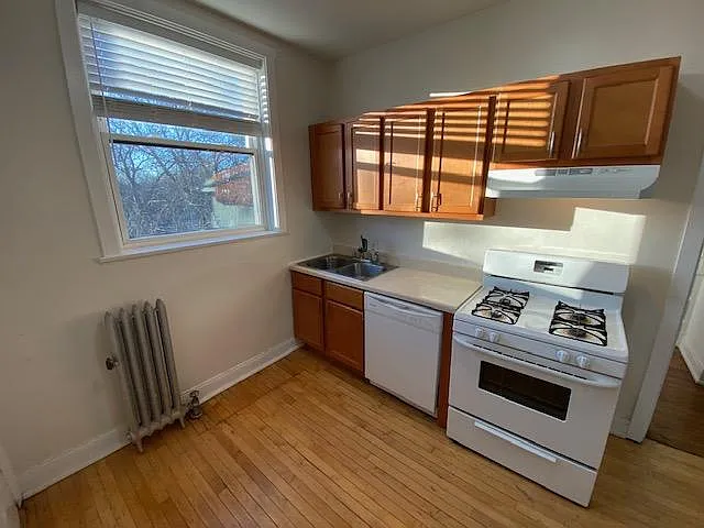 1374 W Greenleaf Ave #3S — Photo 3
