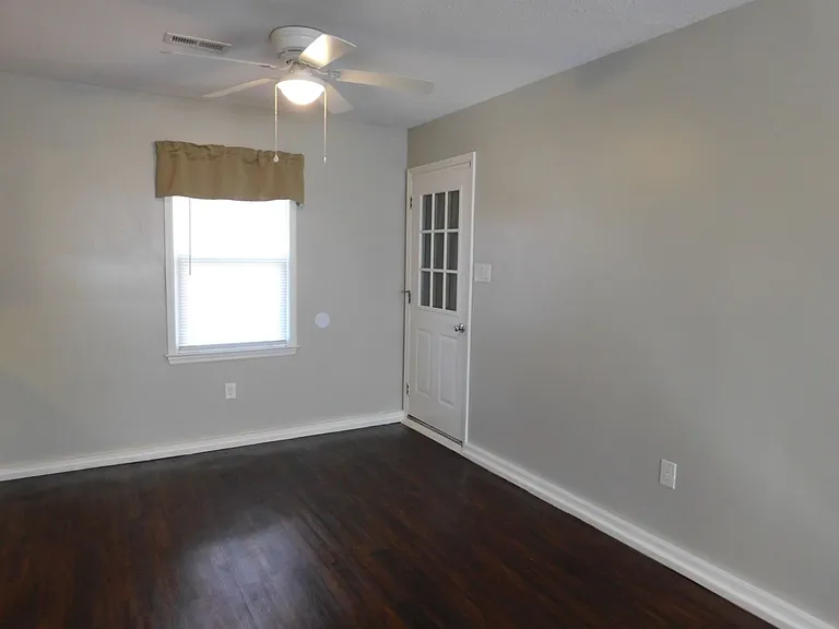 605 Hayden Ct — Photo 8