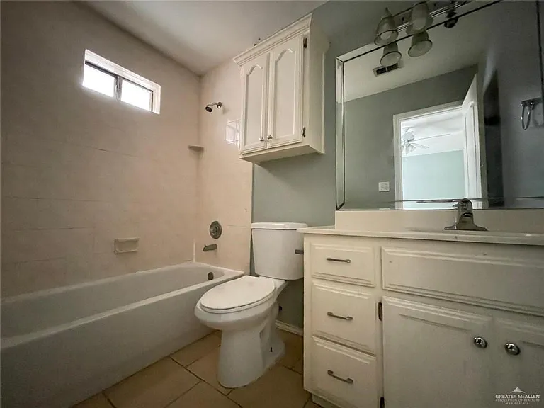1910 N Aruba Dr #3 — Photo 7