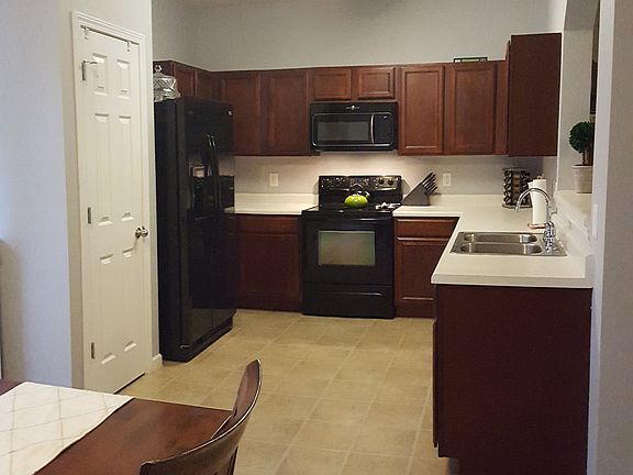 Lg Kitchen w/Cherry Cabinets
