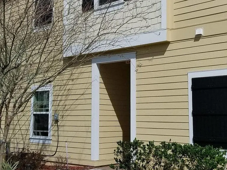 131 Burnett Ct #104 — Photo 3