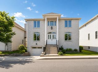 34 Putters Ct, Staten Island, NY 10301