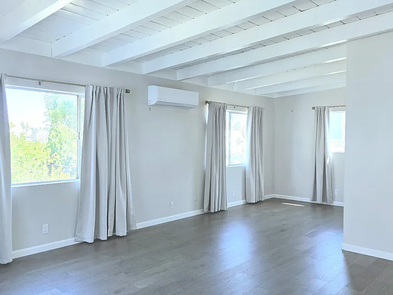 1324 3/4 Carroll Ave — Photo 2