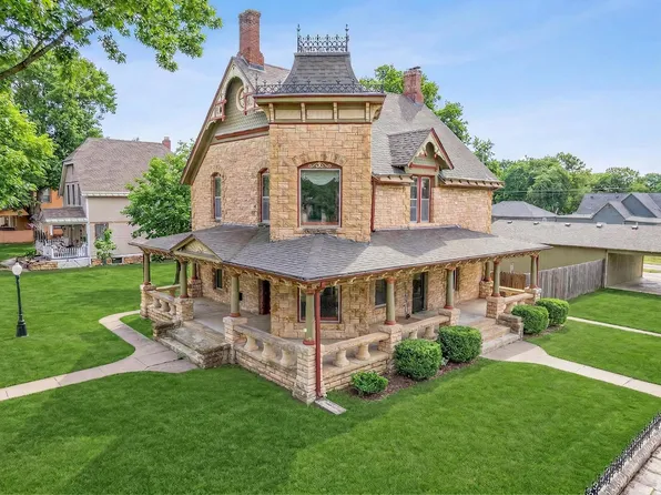 237 W 3rd St, Junction City, KS 66441