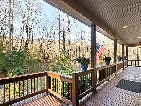 4th image of 103 Flowing Brook Ln
