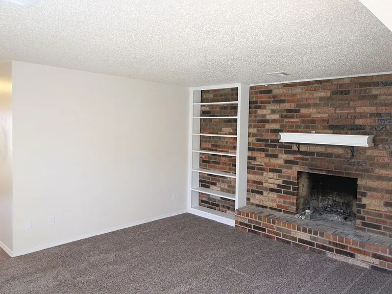 312 Chalmette Dr — Photo 12