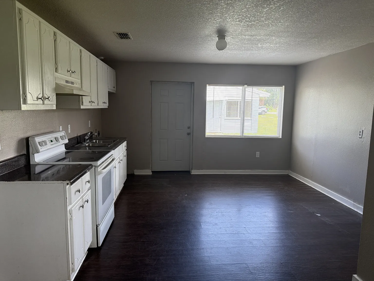 401 Se 7th Terrace - 14 — Photo 4
