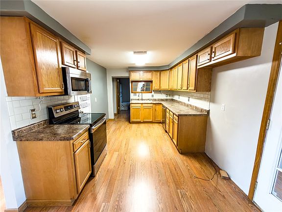 5th image of 908 Pine St