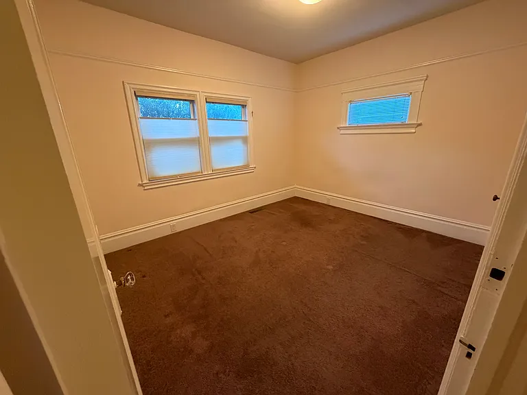 2209 Woolsey St — Photo 6