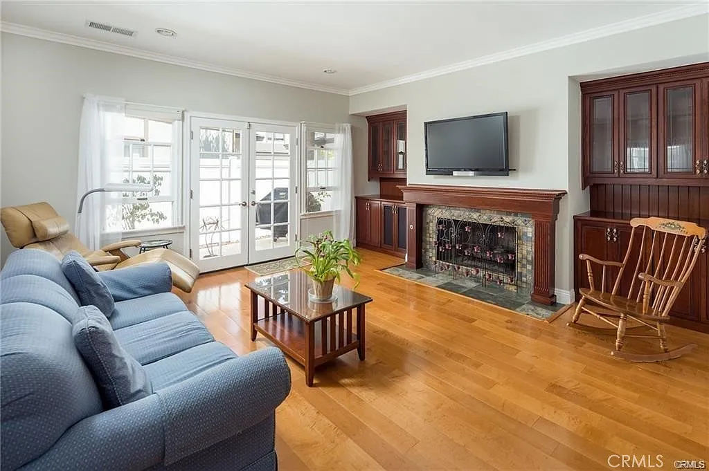 2 bed, 1700 sqft, $4,100 — Photo 2