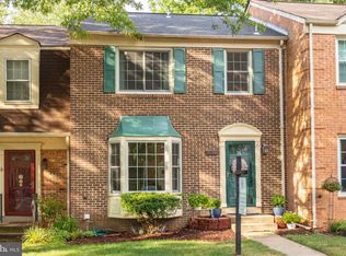 7916 Treeside Ct, Springfield, VA 22152