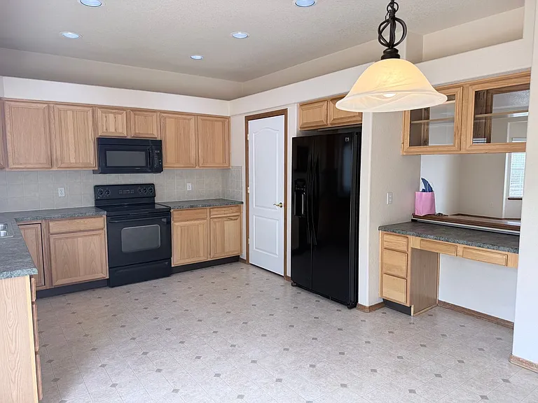 7492 Amberly Dr — Photo 6