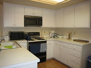 Spacious kitchen with a lot of cabinets and counter space