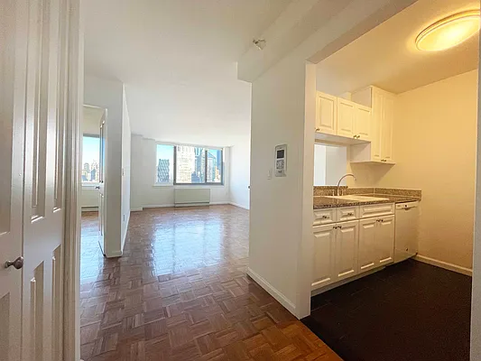 Rented by Addison Property Group | media 8