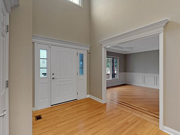 3rd image of 578 W Crockett Ave