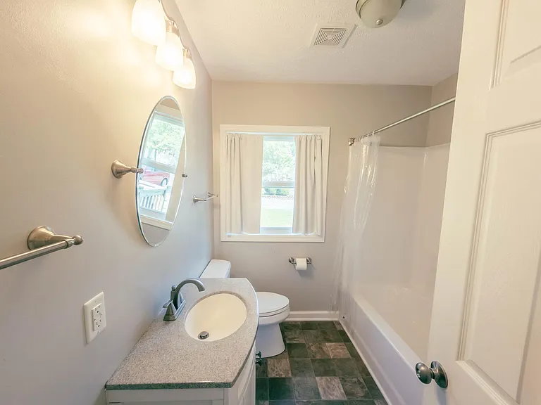 200 Rowland Cir — Photo 6