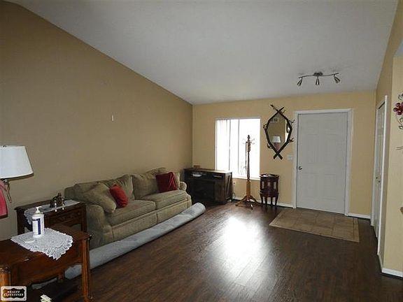4th image of 240 Superior Ave