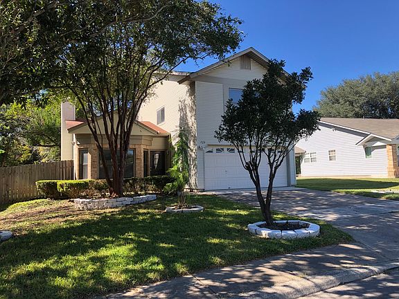 5th image of 723 Cypressgreen Dr